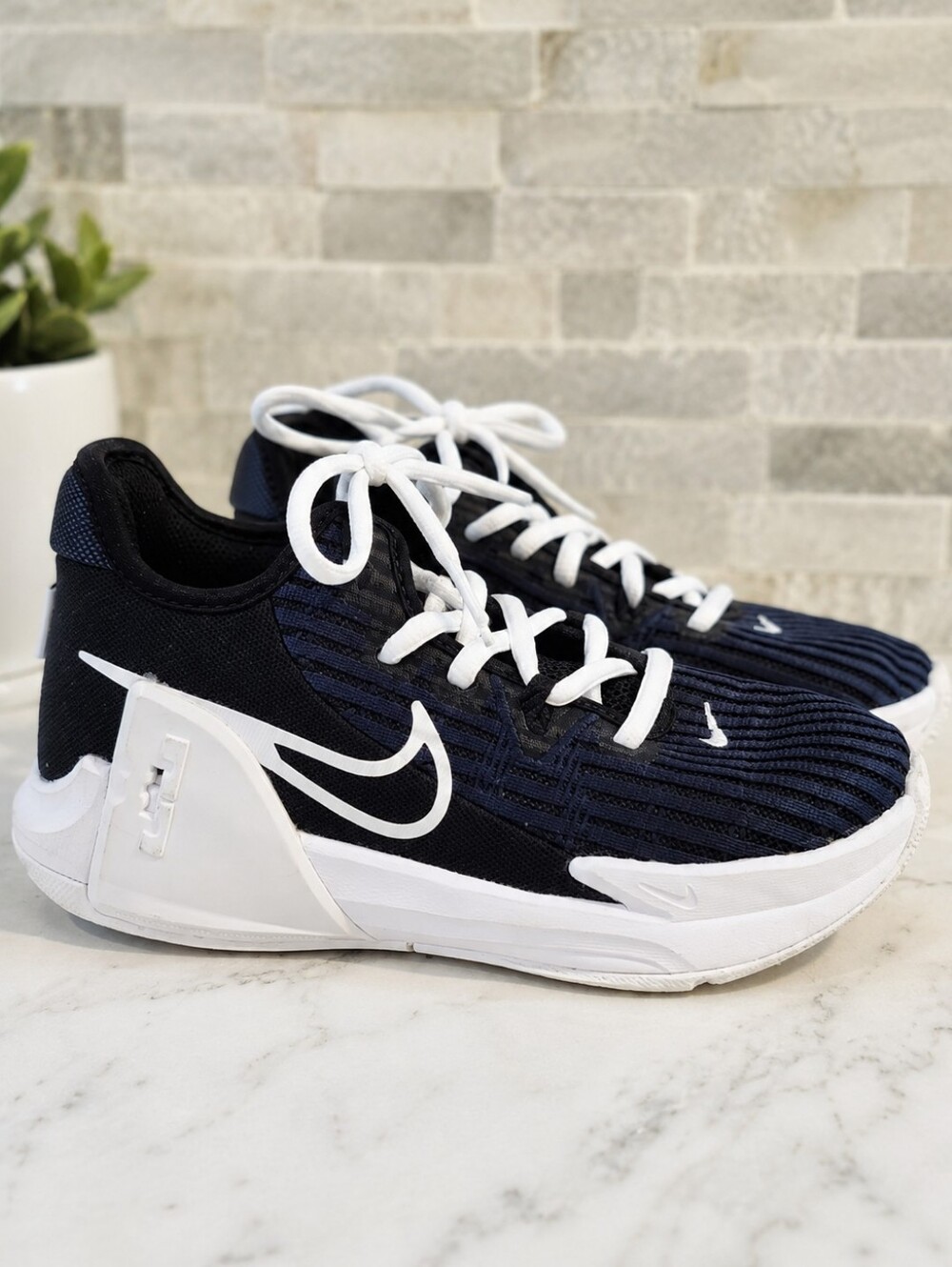 Nike LeBron Witness 6 PS Basketball Shoes Dark Obsidian/White Youth Size 1.5Y